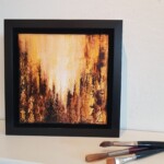 Œuvre de 20 x 20 cm, technique mixte/ toile de lin ( Encadrement noir de 25 x 25 cm _ 4,5 cm d'épaisseur.)